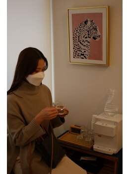 ヘッドヒーリングサロン 頭/オーナーの肖像画と共に、、、w