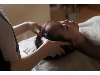 ステラ(Stella)の写真/【頭の緊張を解す】お顔のむくみ解消から眼精疲労も改善！デコルテまでしっかり施術するから満足度も大好評