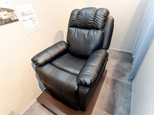 アイブロウ レイン 都城店(Rain)/座り心地◎リクライニングチェア