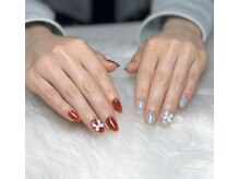 ニチネイルアートスタジオ(Nichi Nail Art Studio)/輝くストーンで大人可愛い指先に