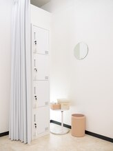 ピケピラティス 柏店(pique pilates)/綺麗な更衣室でピラティスの準備