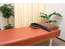 薬院ひかり整骨院の雰囲気（清潔感のある明るい空間で、リラックスして施術を受けられます。）