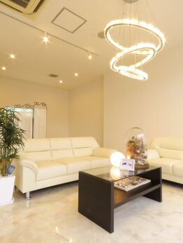 ルグラン(LU GRAND)/白を基調とした大人空間