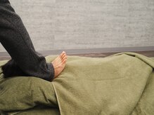 足心(あしん)/肩を揉みほぐし