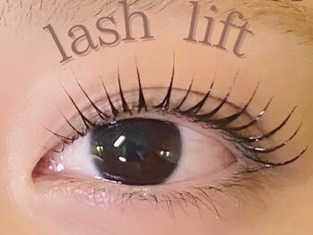 ジュア(jua)の写真/【6,600円】どんな“まぶた”さんにも幅広く対応！ビューラーのいらない生活が手に入る！