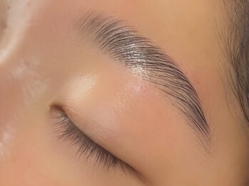 ベルエ(Bellee)の写真/ラミネーション+WAXでトレンド美眉に☆顔なじみのいい眉毛デザインをご提案！メイク時間の短縮にも◎