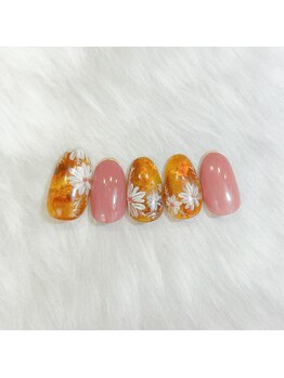 キュント(Qun’t)/べっ甲×コスモスの秋ネイル