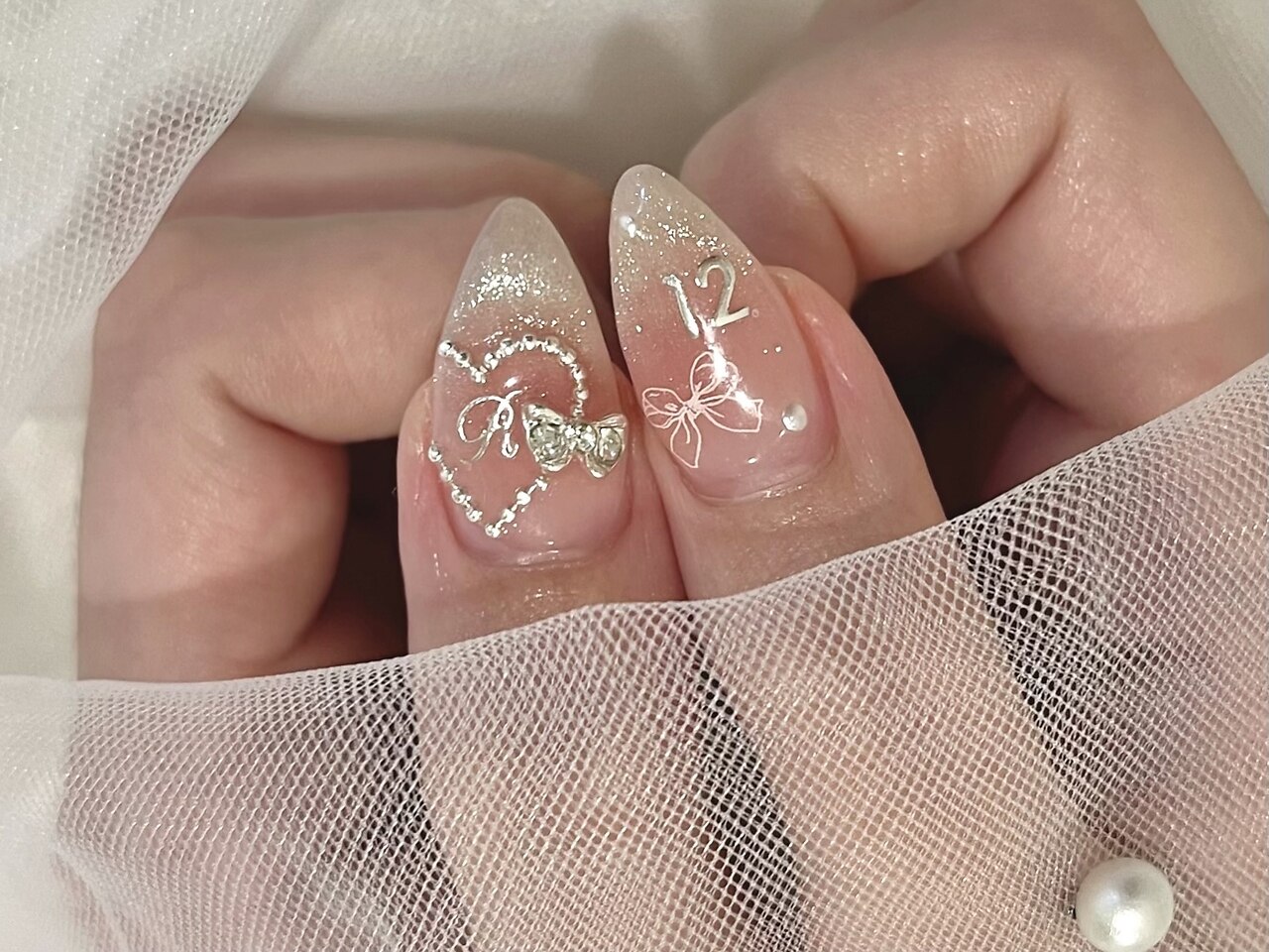 2025年-2026年冬トレンド】イニシャルのネイルデザイン集｜人気順