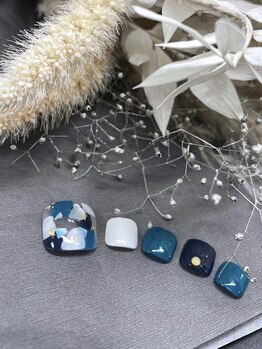 ネイルズ グラヴィス デュオ(Nails Gravis duo)の写真/【フット定額コースあり！】大人女性が好むデザイン多数☆足元を彩るネイルデザインで周りと差をつけて♪