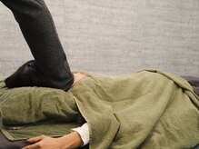 足心(あしん)/首回りを揉みほぐし