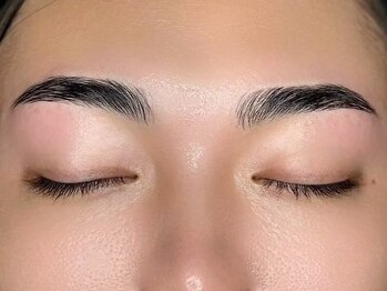 アイマニ 北堀江店の写真/話題の次世代アイブロウ★ハリウッドブロウリフトで憧れの美眉に！自己処理が難しい眉毛はプロにお任せ♪