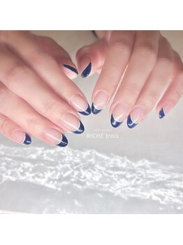 リッシュ トロワ(RICHE trois)/夏マリンカラーフレンチネイル