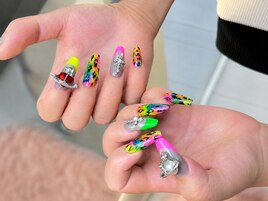 ネオン個性派ロングネイル