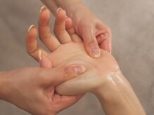 カムズ ビューティー(COMES BEAUTY)の雰囲気（エステサロンなのに？指先までしっかりリンパ流し）
