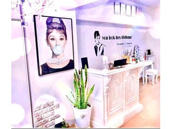 サロン ド モンシャーム(salon de Moncharme)