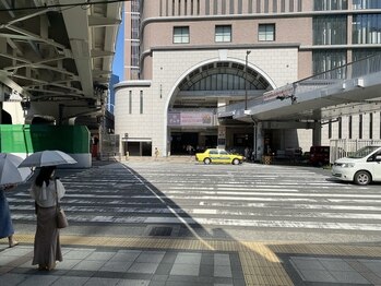 ラクリスラボ 大阪梅田店(Rakulease Lab)/阪急前横断歩道