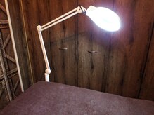 アベイユ(Abeille)/施術時はライトを使用♪