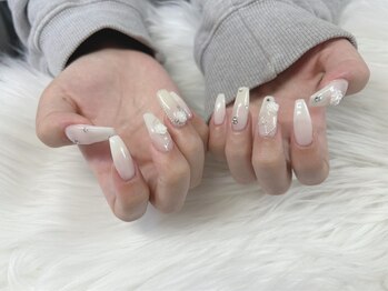 リュクシー(Luxey)/乳白色×バラパーツ