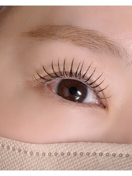 チャム(chum)の写真/【朝のまつげが夜までちゃんと続く】忙しくてもずっとキレイが続くまつげに♪大人女性の垢抜け目元を実現！