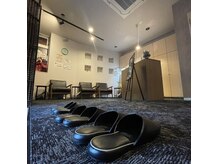 【待合】5席あり施術後などゆったりとお待ち頂けます！