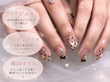 エモナネイル 博多駅前(Emona Nail)の雰囲気(コーラルピンクと白の可愛い店内が自慢♪)