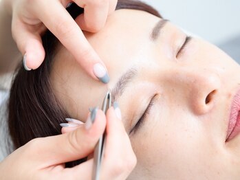 アイズ 天神大名店(eye's)の写真/【メンズも眉毛で第一印象UP◎】メンズも眉毛専門店でケアする時代☆落ち着く空間なので安心して通えます◎