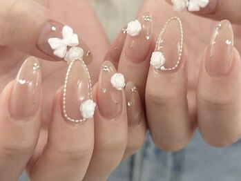 ルネネイル(Lune nail)の写真/《デートに最適なモテ可愛ネイル》美フォルムで大人可愛いデザインが、指先から特別な日をご演出☆