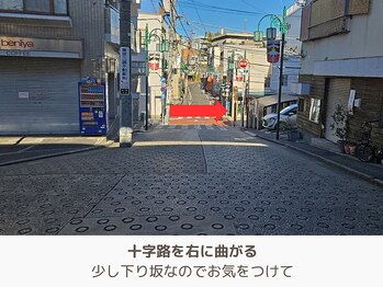 アントルーチェ 代々木上原(Entluce.)/十字路を右に曲がります