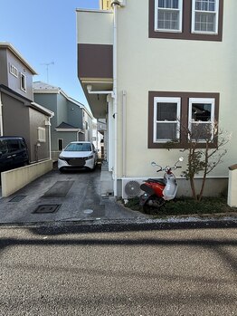 シャンココン(XIANGCOCON)/駐車場のご案内♪赤い原付が目印