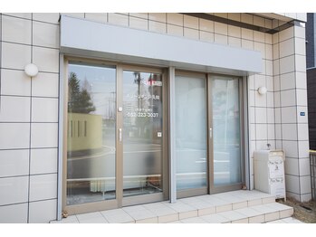 スリーリボン 金山店/