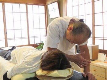 しおや整体院/施術風景1