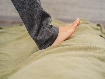 足心(あしん)/全身を隈なくほぐす足圧