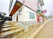 ニコ(niko)の雰囲気（建物1F、大通り沿いに当店の入口があります。）