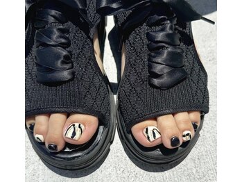 アイ ハンド(I hand)/秋もフットネイルを楽しもう♪