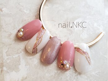 NKC/流れるアートが女性らしさを演出