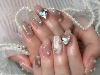 ラフィーナ(RAFFINA)/上品マグパール×ビジューネイル