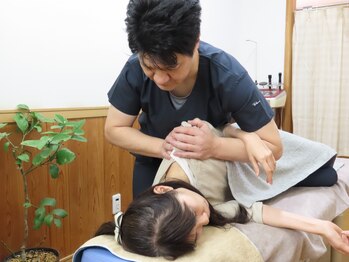 柏木整骨院の写真/肩こりは、どこでも改善可能ですが、肩こりの原因は何でしょうか？スマホ？猫背姿勢？巻き肩？