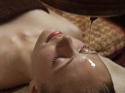 アーユルヴェーダLotus【シローダラー|アヴィヤンガ|ヘッドスパ|痩身】の写真