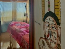 オラ ナラマチ(Ola-naramachi)の雰囲気（柔らかい光がさす家庭的で落ち着く空間）