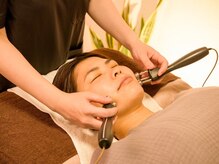 ぽぽらす鍼灸院 接骨院/施術風景（フェイスリフト）