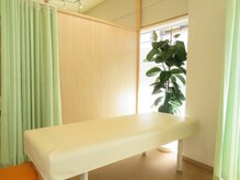 ニコ整骨院 長原/シンプルで落ち着いた院内☆2