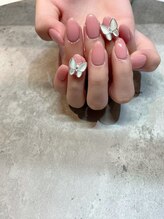 エム(em)/蝶々ネイル