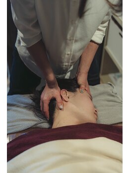 ミクロスポーツ整骨院(MICRO SPORTS整骨院)/ステップ６　頭蓋骨ストレッチ