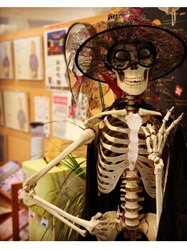 大川カイロプラクティックセンター ひらつかスターモール整体院/10月のこつ蔵はハロウィン