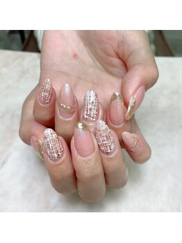 ピンクのツイードネイル