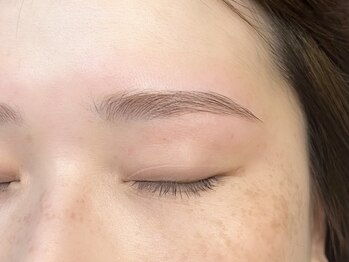 ビヨウジョ シスコ(biyoujyo CISCO)/ハリウッドブロウリフト