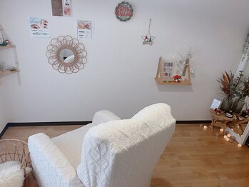 アイラシー(eyelasheee)