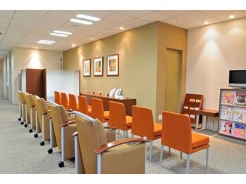 イーク 丸の内カイロプラクティック整体/猫背・反り腰・骨盤矯正・整体