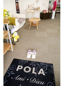 ポーラ AMI店(POLA)/店内へ