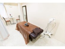 パーフェクトボディプレミアム 京都店(PERFECT BODY PREMIUM)の雰囲気（白とブラウンを基調とした清潔感溢れる店内）